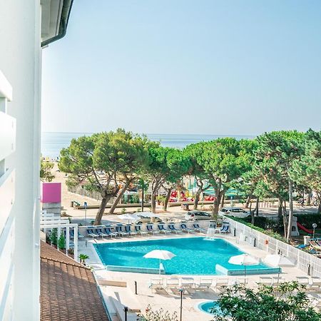 Hotel Bristol Lignano Sabbiadoro Exterior photo