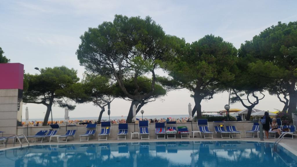 Hotel Bristol Lignano Sabbiadoro Exterior photo