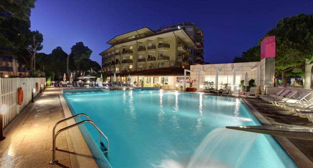 Hotel Bristol Lignano Sabbiadoro Exterior photo