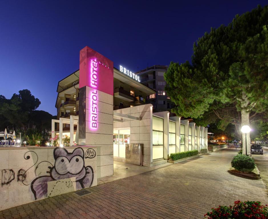 Hotel Bristol Lignano Sabbiadoro Exterior photo