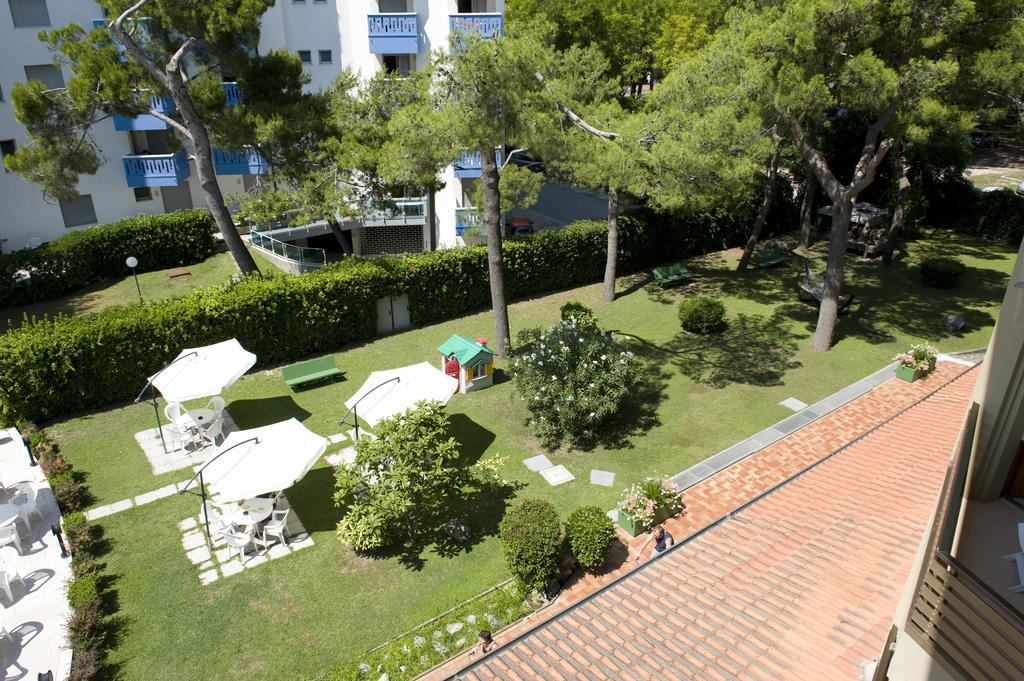 Hotel Bristol Lignano Sabbiadoro Exterior photo