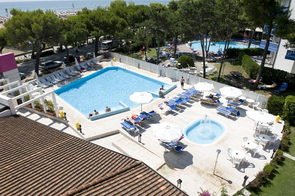 Hotel Bristol Lignano Sabbiadoro Exterior photo