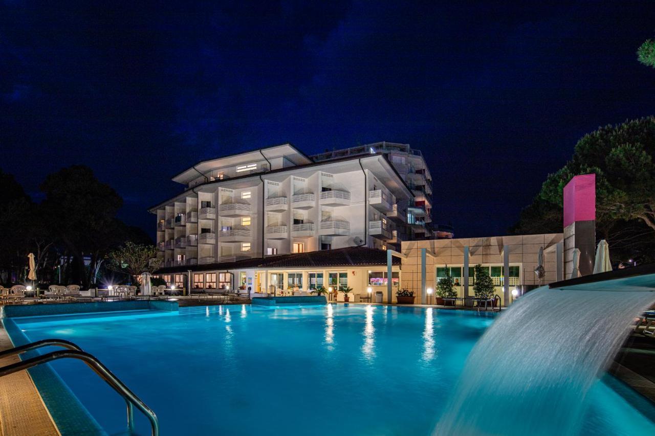 Hotel Bristol Lignano Sabbiadoro Exterior photo