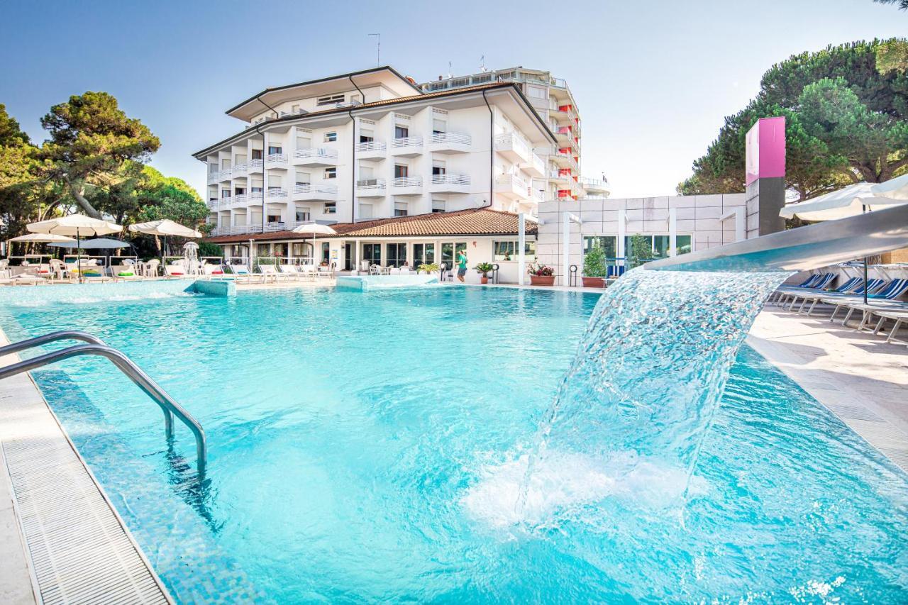 Hotel Bristol Lignano Sabbiadoro Exterior photo