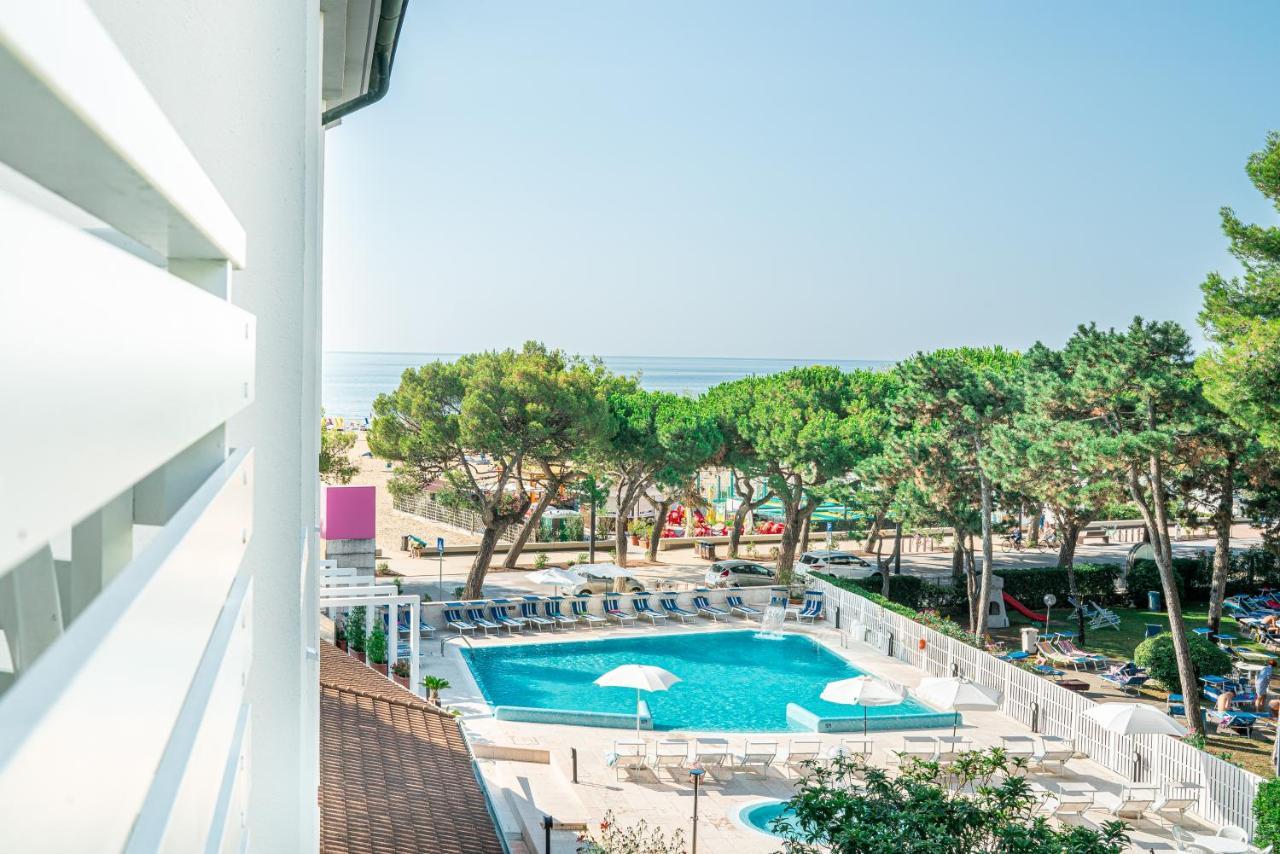 Hotel Bristol Lignano Sabbiadoro Exterior photo