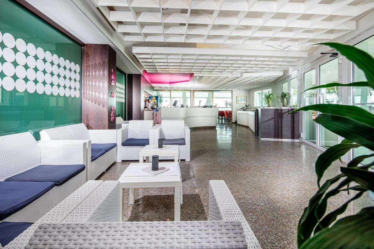 Hotel Bristol Lignano Sabbiadoro Exterior photo